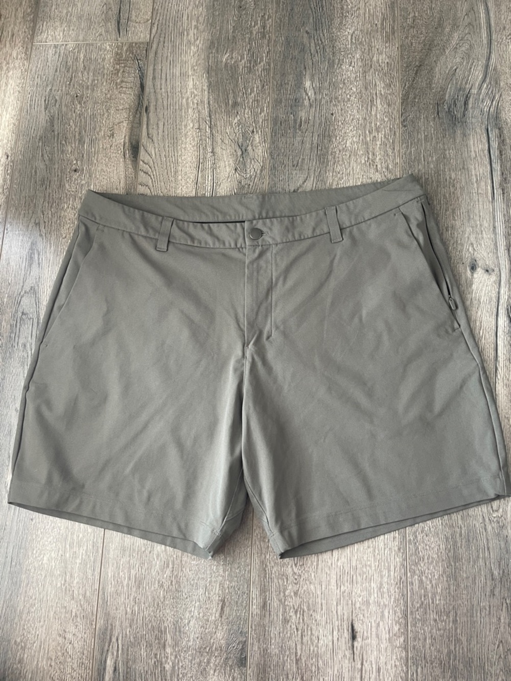 lululemon athletica Men’s Olive Green Flat-Front Performance Shorts